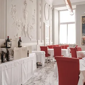 hotel-de-ville.hotelitalianriviera.com/